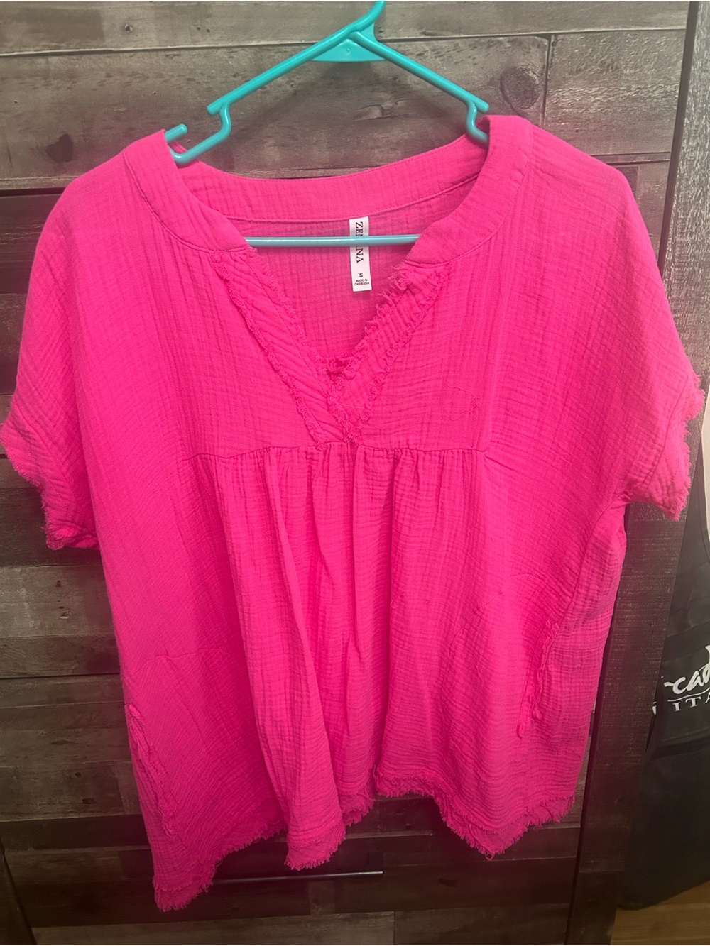 Boutique v neck top
